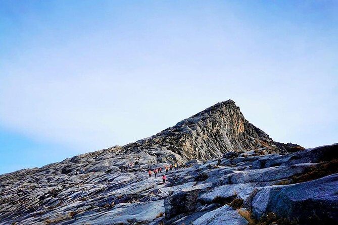 2D1N Mount Kinabalu Climbing - The 1:30am summit push to Low’s Peak (4095.2m)