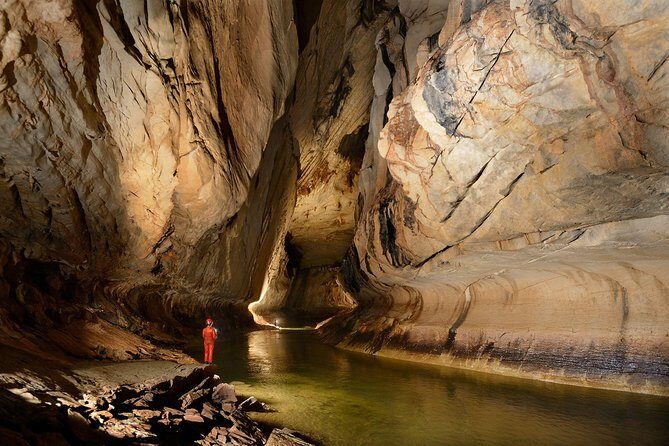 3 Days 2 Nights Unesco World Heritage Mulu 4 Showcaves - Day 2: Penan Settlement by longboat, Wind Cave, Clearwater Cave, and spring time