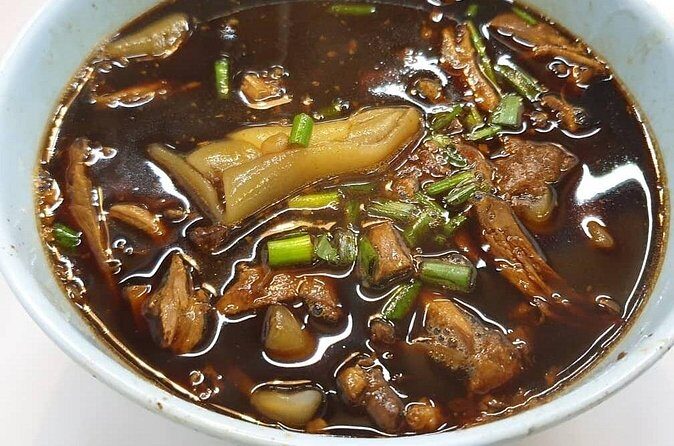 3-Hour Heritage on a Plate Dinner Hop in George Town Penang - Stop 3: Chinatown’s hawkers and sweets shops for a second flavor wave