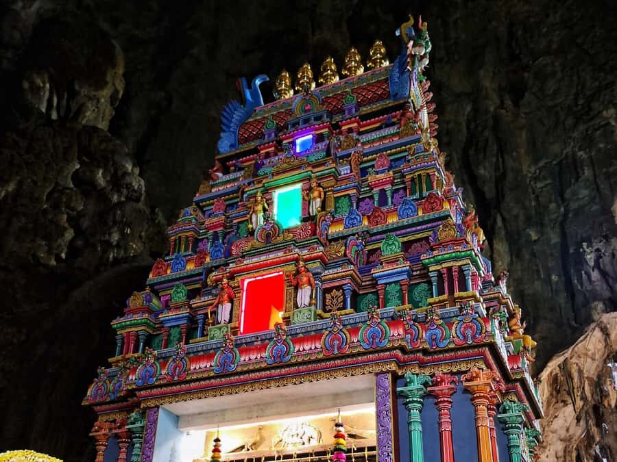 Best of Kuala Lumpur Tour with KL Tower & Batu Caves - Central Market: Shop, Stretch, and Catch the Local Rhythm
