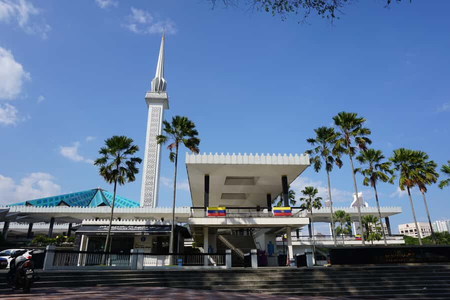 Best of Kuala Lumpur Tour with KL Tower & Batu Caves - Batu Caves and the 272-Step Climb to the Inner Shrine