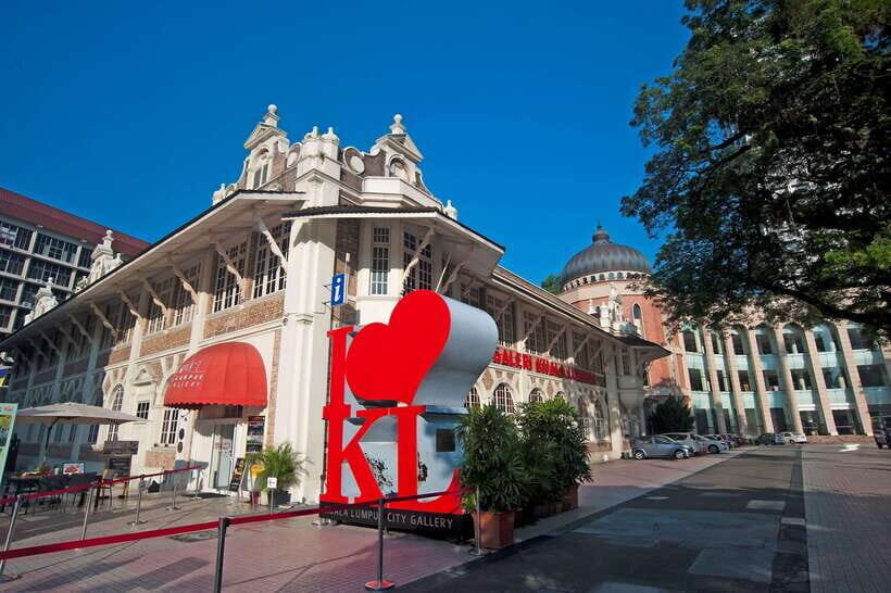 Best of Kuala Lumpur Tour with Twin Tower Entry - Batu Caves, Batik CHONG, and Istana Negara: KL Before the Big Icons
