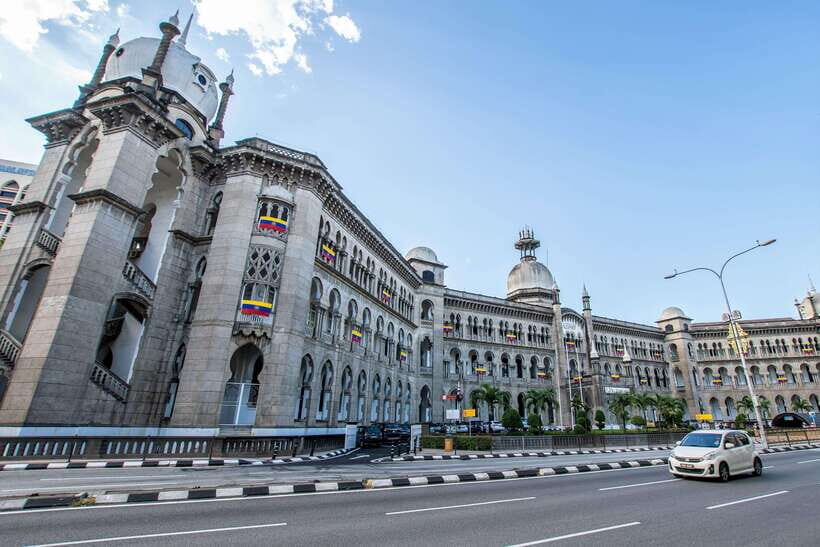 Best of Kuala Lumpur Tour with Twin Tower Entry - KL Tower and the Final Petronas Payoff