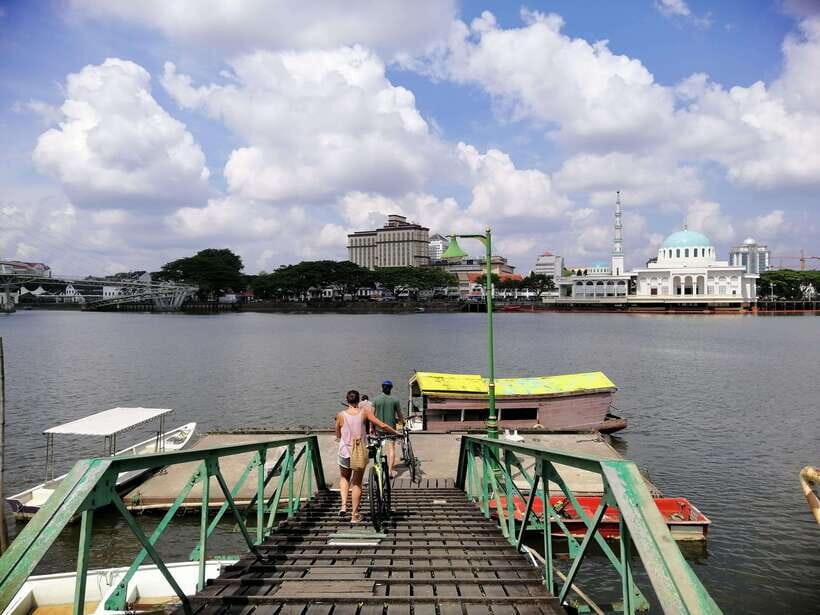 Best of Kuching: Heritage & Kampong Bike Tour - Sarawak River sampan ride: a 10-minute reset that’s worth it