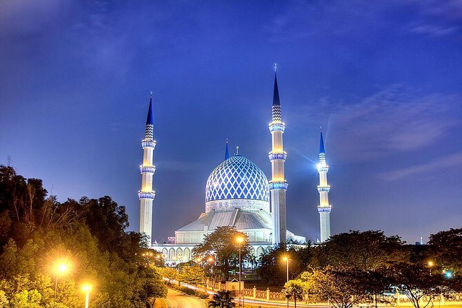 Blue Mosque And Batu Caves Tour - Batu Caves: temples, monkeys, and the real staircase test