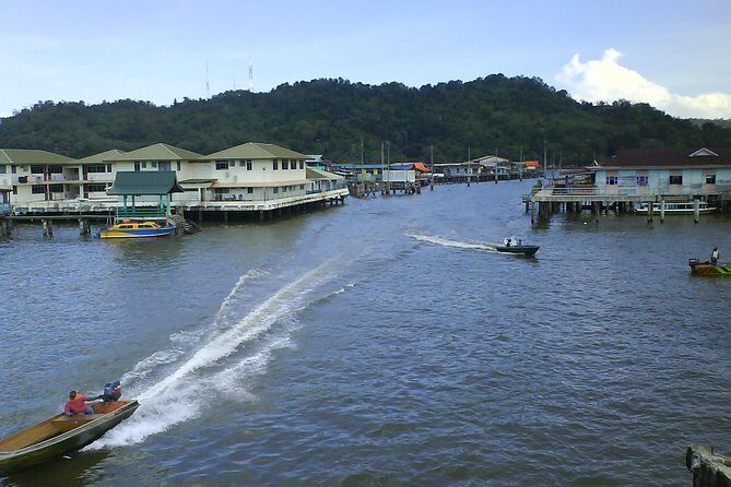 Brunei Heritage Tour - Entering Brunei from Miri: what this tour actually feels like