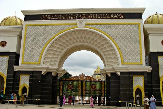 Cruise Shore Excursions: Port Klang - The drive into Kuala Lumpur: your guide’s job starts early