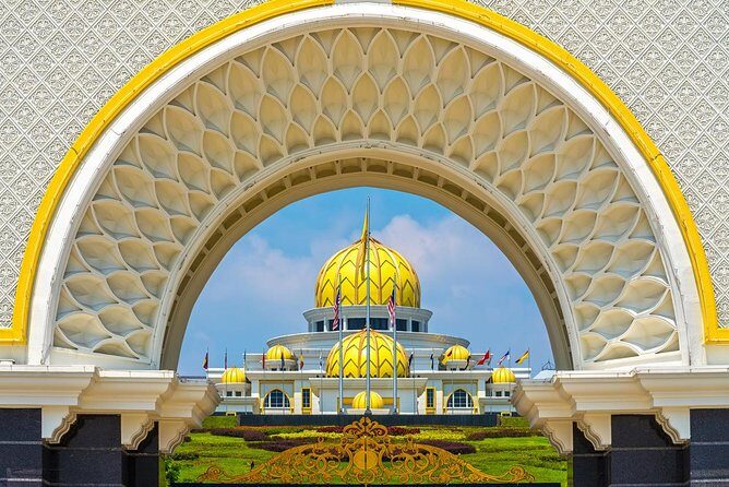 Day Trip frm Port Klang: Kuala Lumpur Famous Landmarks with Lunch - Batu Caves and St. Mary’s Cathedral: Sacred sights with different vibes