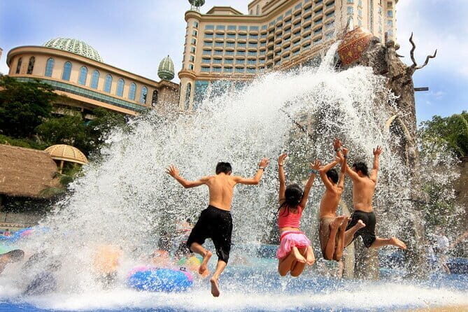 Day Trip from Port Klang Kuala Lumpur Famous Landmarks with Lunch - Petronas Twin Towers and KLCC Park: Icon Photos Without Ticket Stress