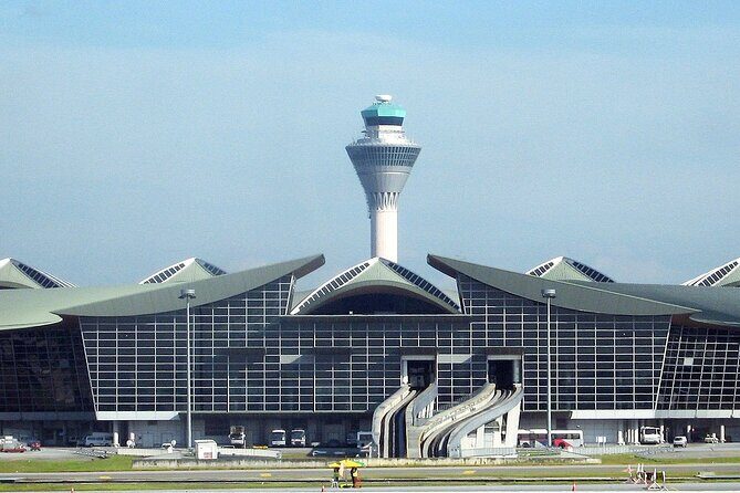 Departure Transfer : Kuala Lumpur City to Kuala Lumpur International Airport - Pickup at Your Hotel Lobby: Smooth Meet-Up, Tight Waiting Window