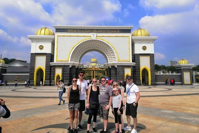 Fascinating Kuala Lumpur Tour with 13 Famous Landmarks - Thean Hou Temple, KLCC Park, and a Petronas photo moment
