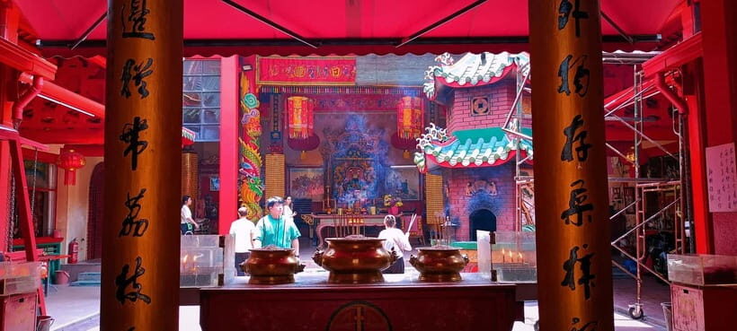 From Kuala Lumpur: City Tour with 21 Attractions - Batu Caves: the climb, the giant statue, and what you should bring