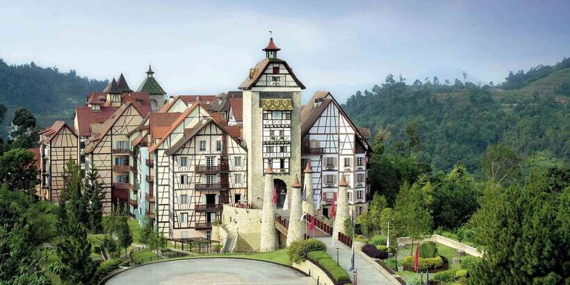 From Kuala Lumpur: Colmar Tropicale and Batu Caves Day Trip - Who should book this, and who should skip it