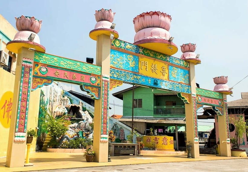 From Kuala Lumpur: Crab Island Tour with Seafood Lunch - From KL to Port Klang: what your morning ride feels like