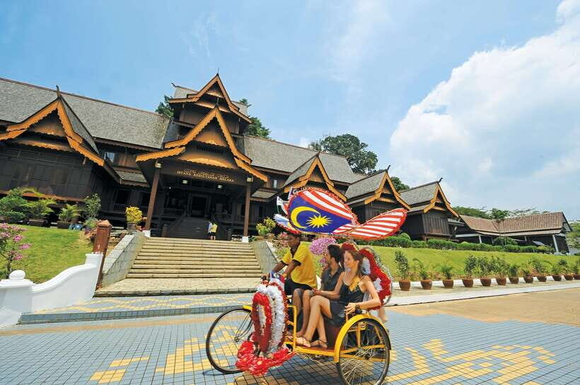 From Kuala Lumpur: Full-Day Historical Tour of Malacca - Jonker Street’s Antique Avenue: Chinatown Shopping With a Twist
