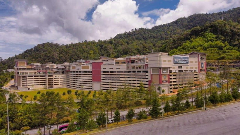From Kuala Lumpur: Genting Highlands Day Tour & Gondola Ride - The second gondola ride and the scenic drive home
