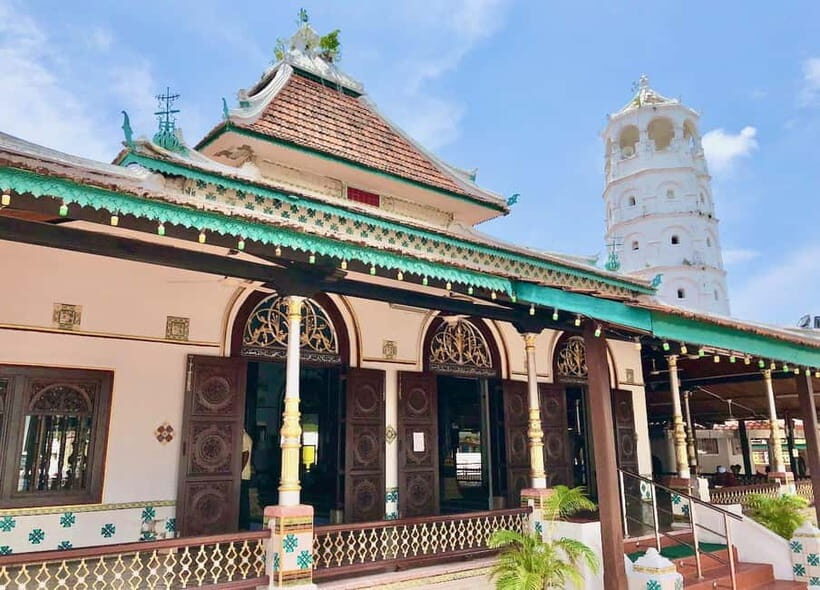 From Kuala Lumpur: Historical Private Malacca Day Tour - Dutch Square and Stadthuys: starting with the clearest colonial picture