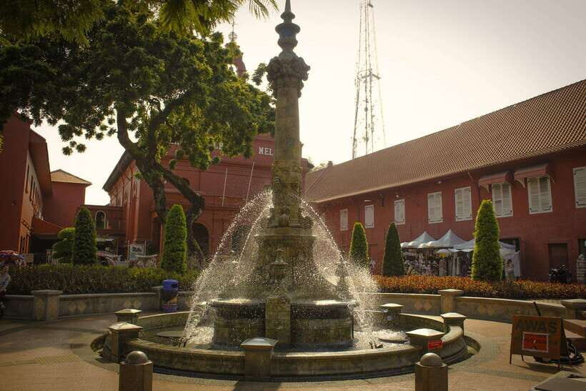 From Kuala Lumpur: Malacca Private Day Tour - 0800 pickup and the 2-hour ride: starting with momentum