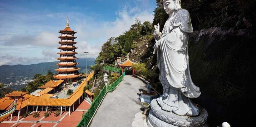From Kuala Lumpur: Private Genting Highlands Day Trip - Theme parks and shopping: where your free time can turn into extra spending
