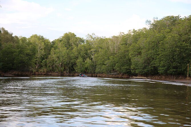Full Day Bongawan River Cruise with Proboscis Monkey Sightseeing - Beach for photos and Sky Mirror vibes: what to do with the hour