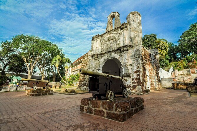 Full day in Malacca Historical Private Tour in Kuala Lumpur - Jonker Street on foot: where lunch and shopping happen