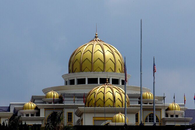 Full Day Kuala Lumpur City Tour with Petronas Twin Tower Tickets - Batu Caves: the classic must-see with time to breathe