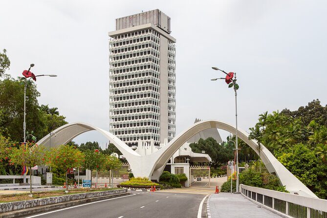 Full Day Kuala Lumpur City Tour with Petronas Twin Tower Tickets - KL’s independence landmarks: Merdeka Square, National Monument, and more