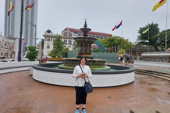 Full Day Kuala Lumpur City Tour with Petronas Twin Tower Tickets - River of Life and Jamek Mosque: a softer, older KL moment