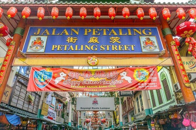 Full Day Kuala Lumpur City Tour with Petronas Twin Tower Tickets - A full-day route that actually moves: 8 hours, many stops