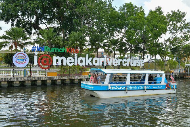 Full Day Melaka Private Tour from Kuala Lumpur - Guide Experience: what small-group guiding can feel like