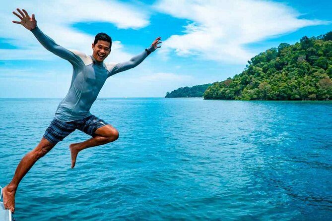 Fun Boat Snorkeling and Island Visit from Kota Kinabalu - Stop One at the first Tunku Abdul Rahman snorkeling point