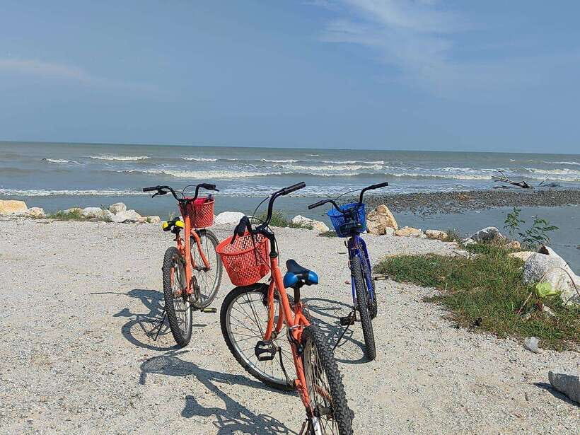 George Town: Balik Pulau Countryside Morning Cycling Tour - Break Time at the Tea-Cafe: Lemon Drinks, Banana Cake, and a Rest for Your Body