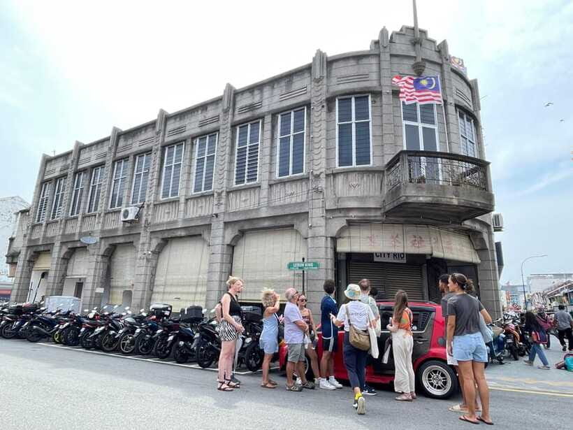 George Town: Heritage Walking Tour with Street Food Tasting - Sri Mahamariamman Temple and Masjid Kapitan Keling: Three Faiths, One Walk