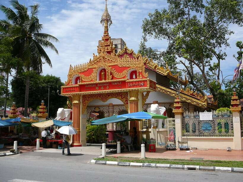 George Town: Private Half-Day Historical City Tour - Standing Buddha, Panca Rupa, and the Fountain of Life