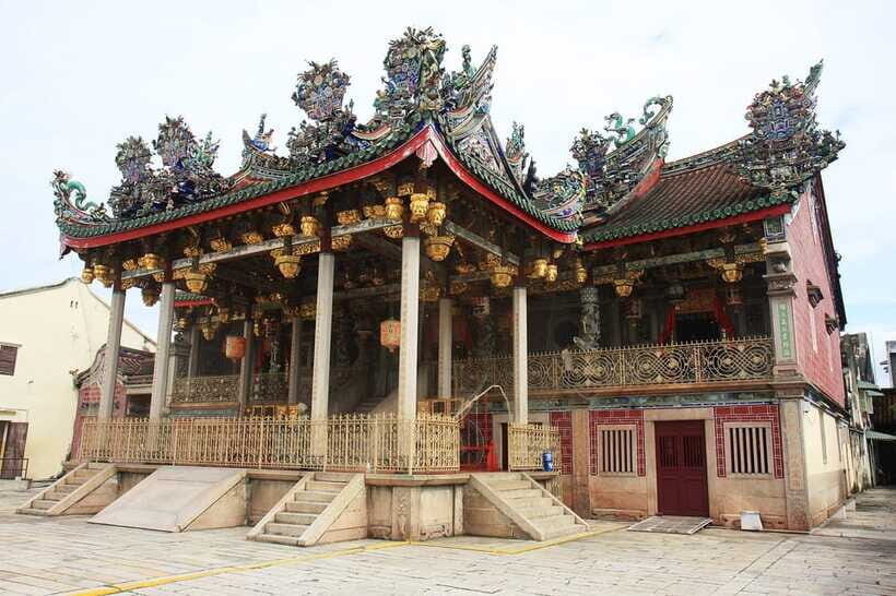 George Town: Private Half-Day Historical City Tour - Burmese temple visit: Buddha’s journey in another local voice