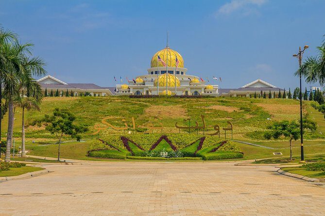Group Tour: Half-Day Kuala Lumpur City Exploration Tour - Getting your bearings fast around the Petronas Twin Towers