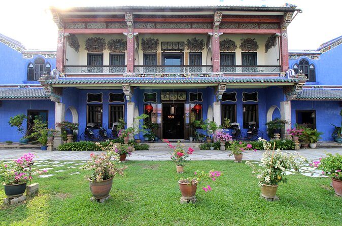 Guided Tour of Cheong Fatt Tze's Blue Mansion in George Town - Guide quality, accents, and crowding reality