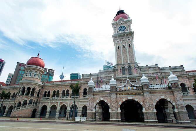 Highlights & Hidden Gems With Locals: Best of Kuala Lumpur Private Tour - Petronas Twin Towers at the end: photos, angles, and timing