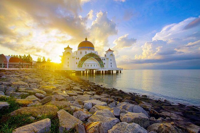 Historical Malacca Day Tour with Lunch from Kuala Lumpur - The Melaka River walk: Portuguese and Dutch tension, told in footpaths