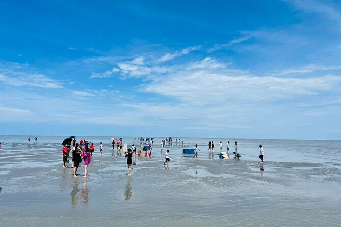 Instagrammable Kuala Selangor Sky Mirror Tour with Transfer - Sky Mirror magic, with Kuala Selangor vibes (and less flight time)