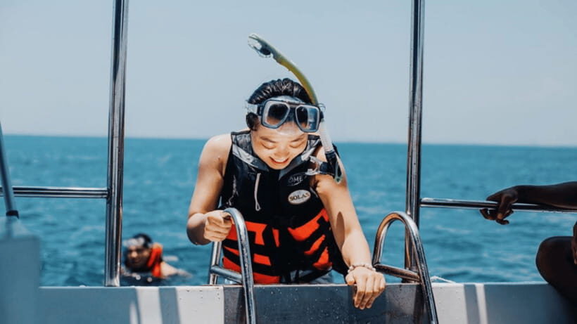 Kota Kinabalu : Snorkeling at Ara Dinawan Private Island - Sunset plans: why the horizon moment can shift
