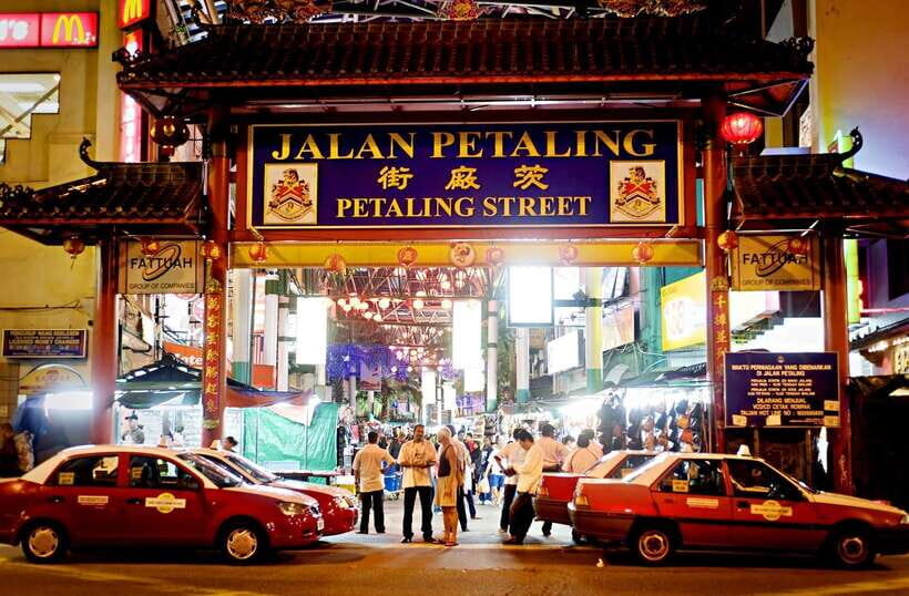 Kuala Lumpur: 4-Hour Authentic Local Markets & Event Tour - Merdeka Square Stroll: A Calm Pulse Between Market Stops