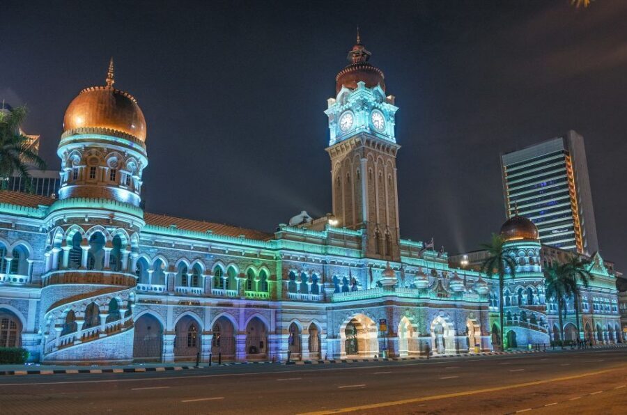 Kuala Lumpur: 4-Hour Authentic Local Markets & Event Tour - Central Market for Handicrafts: Where Souvenirs Get Personal
