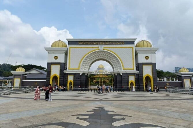 Kuala Lumpur Airport Transfer - The Ride Time: What 1–2 Hours Really Means