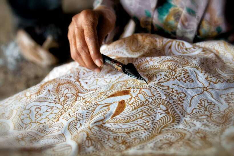 Kuala Lumpur: Batu Caves & Genting Private Day Trip - Batik by Hand: Watching Patterns Take Shape at a Traditional Factory