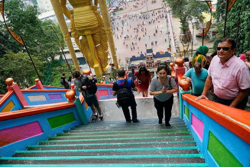 Kuala Lumpur: Batu Caves & Historic Buildings Tour - Batu Caves and Lord Murugan: 272 Steps That Actually Pay Off