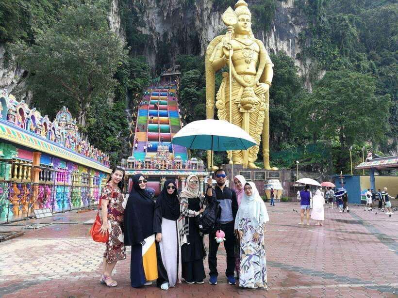 Kuala Lumpur: Batu Caves, Thean Hou Temple & National Mosque - National Mosque (Masjid Negara): the blue dome, 73-meter minaret, and quiet prayer halls
