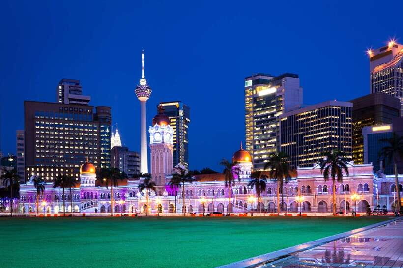 Kuala Lumpur by Night and Malaysian Food Tour - Buffet dinner: local food after a long walk
