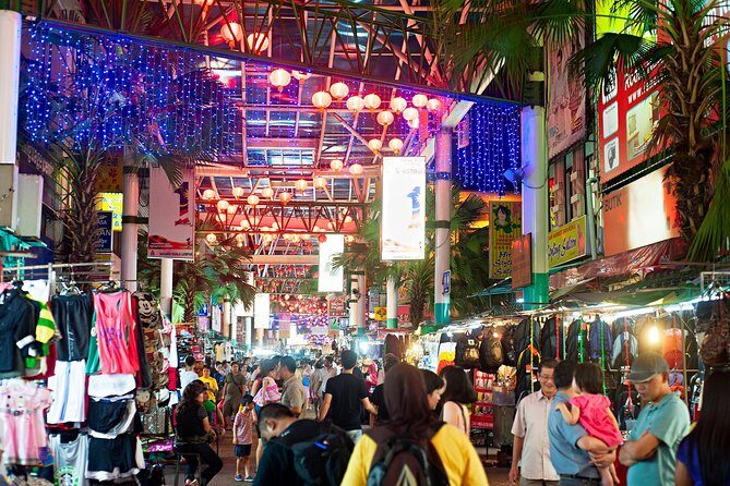 Kuala Lumpur Chinatown Evening Walking Tour with Dinner - Chinatown Streets and Bargaining: Shopping With a Safety Net