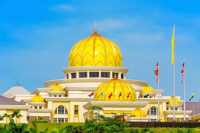 Kuala Lumpur City & Batu Caves Temple Private Tour - Thean Hou Temple and National Mosque: two religions, two vibes